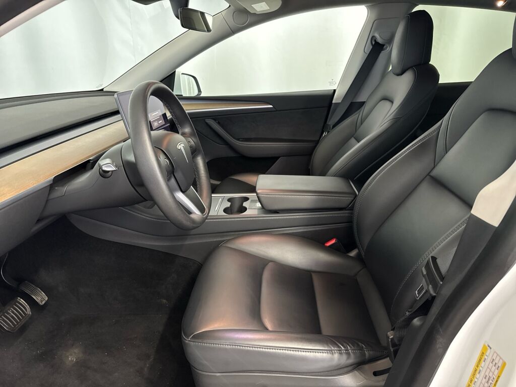 Tesla Model Y 2021 Valkoinen