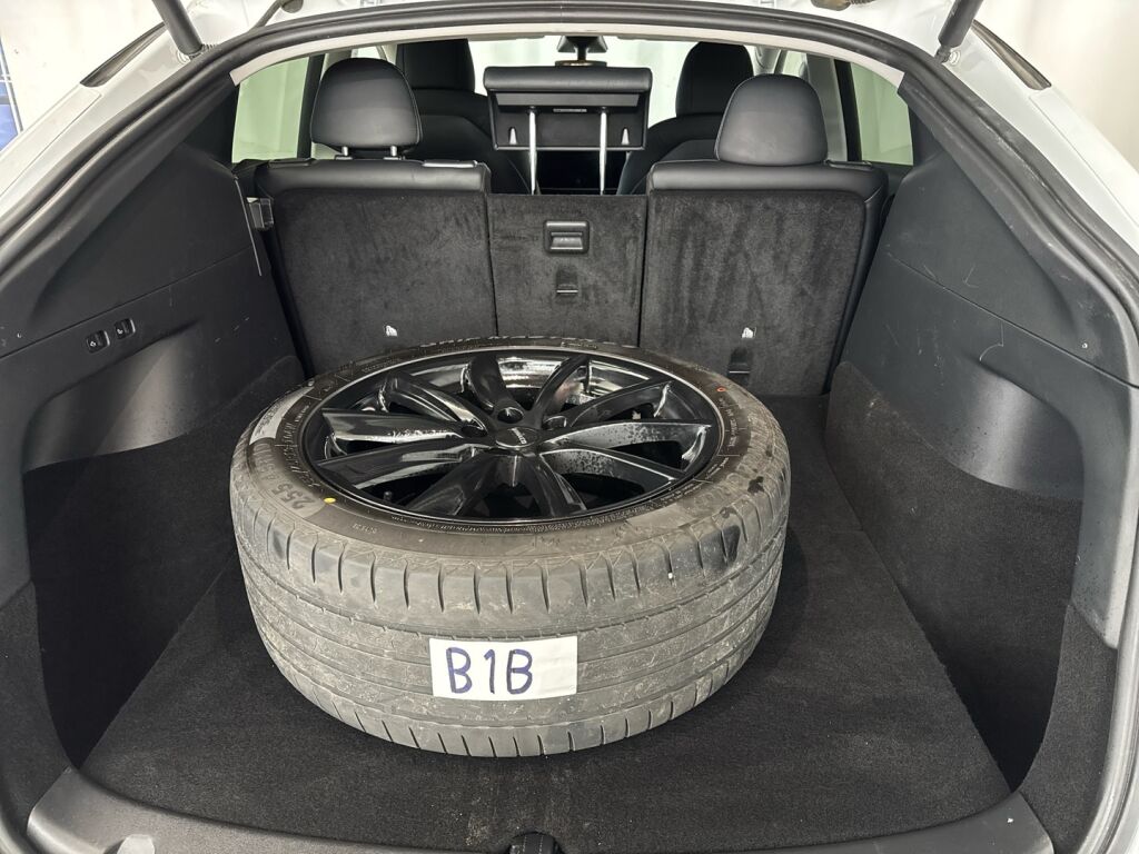 Tesla Model Y 2021 Valkoinen