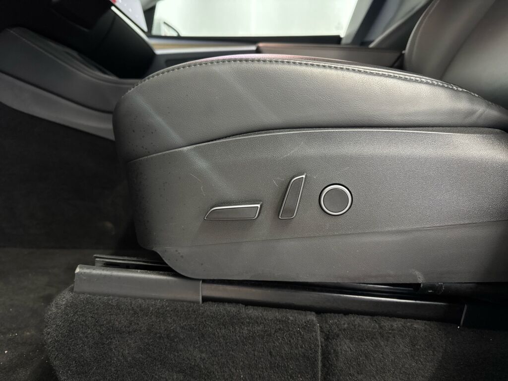 Tesla Model Y 2021 Valkoinen