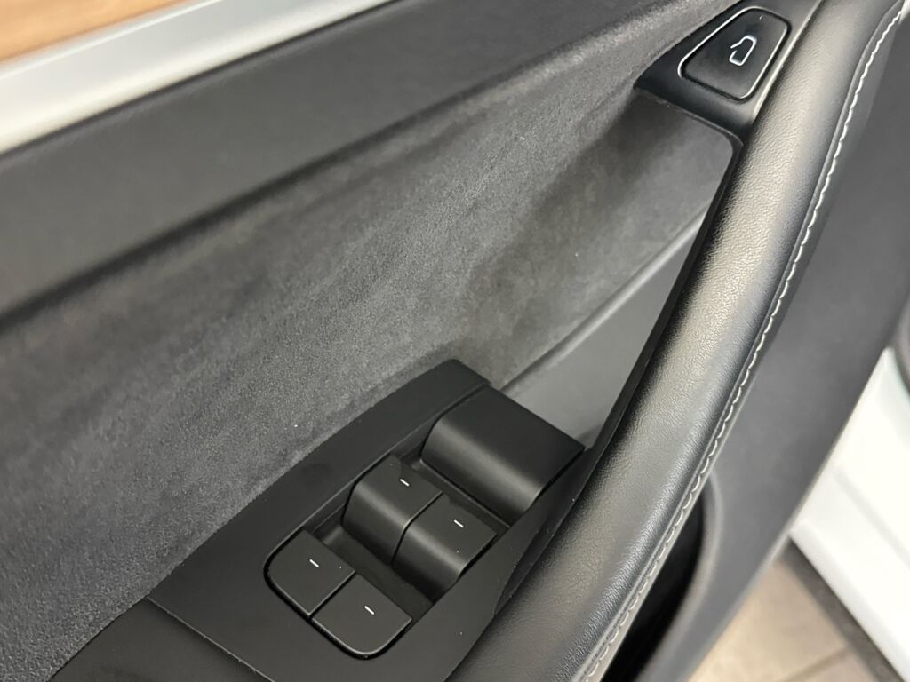 Tesla Model Y 2021 Valkoinen