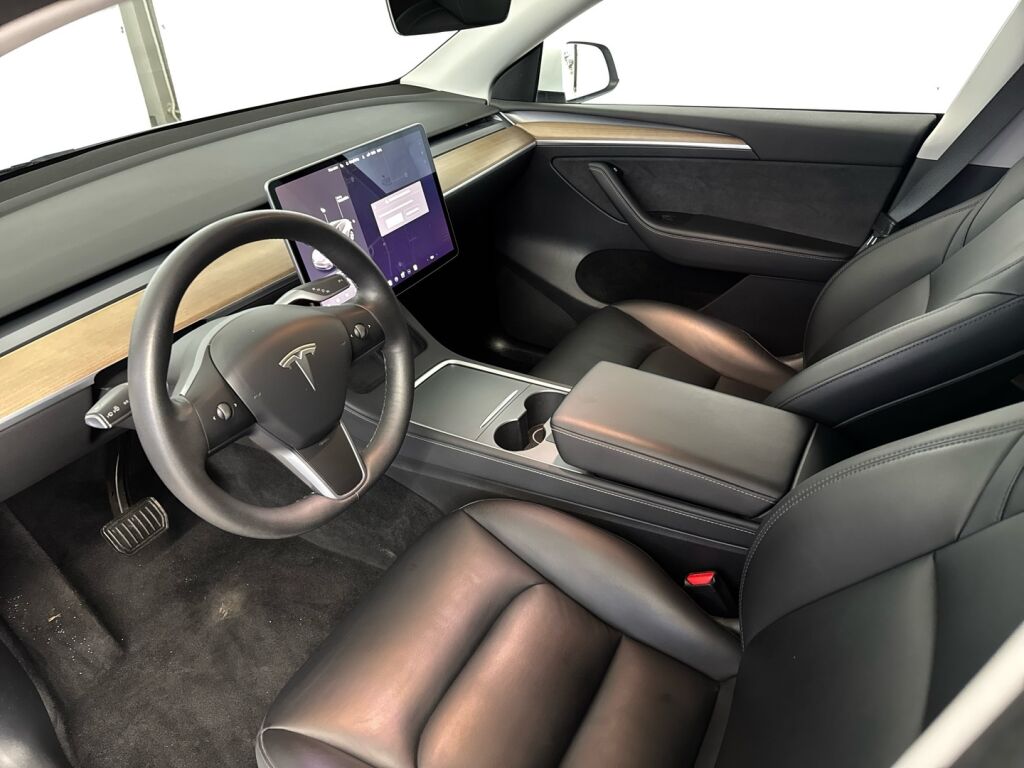 Tesla Model Y 2021 Valkoinen