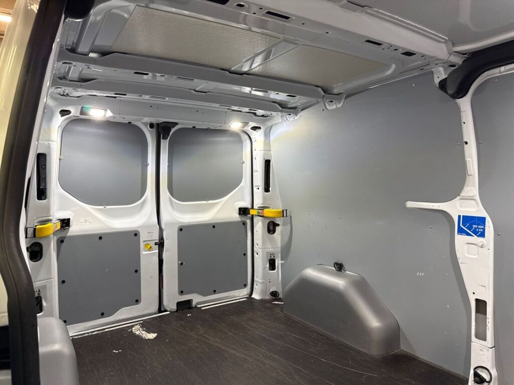 Ford Transit Custom 2023 Valkoinen