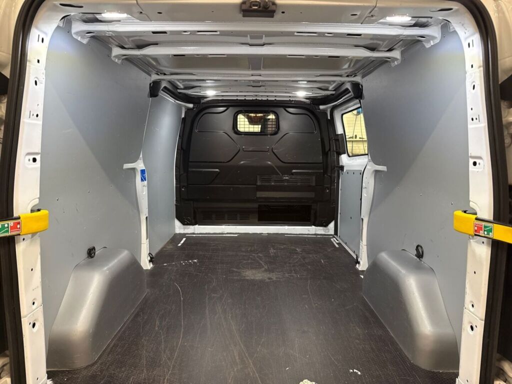 Ford Transit Custom 2023 Valkoinen