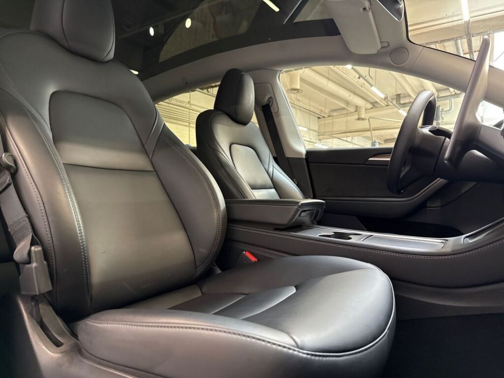 Tesla Model Y 2023 Musta