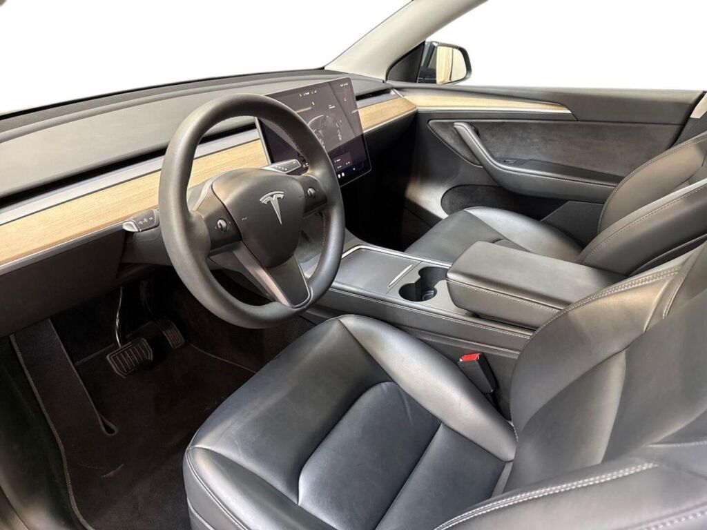 Tesla Model Y 2023 Musta