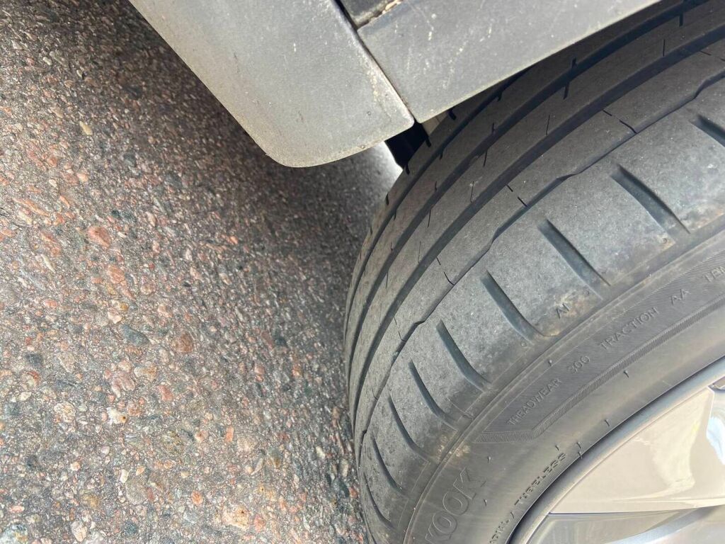 Tesla Model Y 2023 Musta