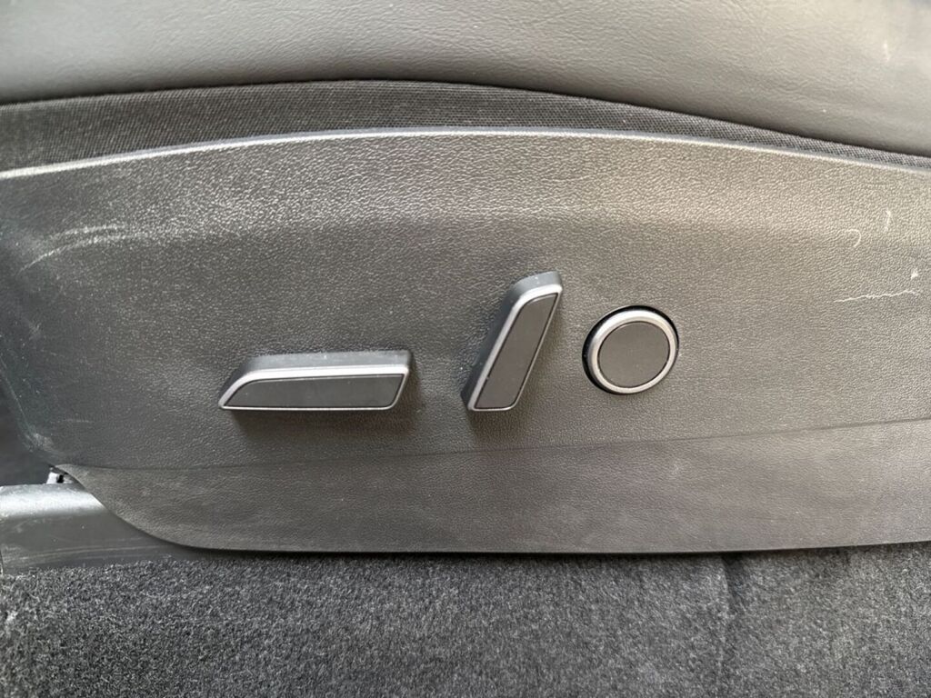 Tesla Model Y 2023 Musta