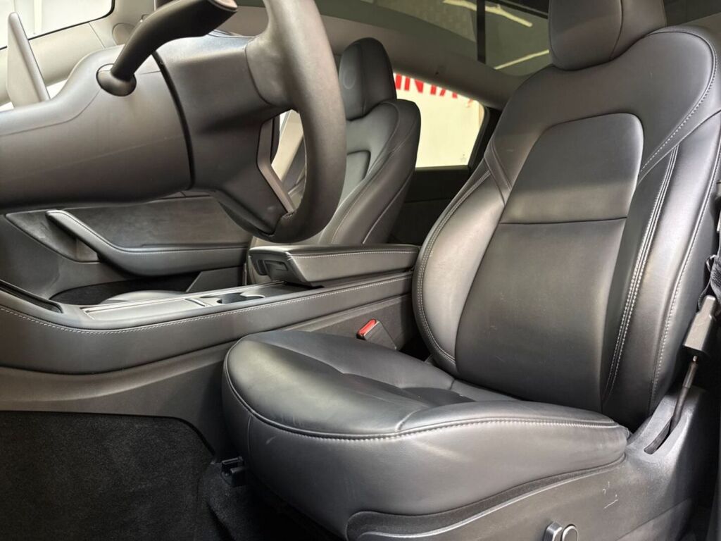 Tesla Model Y 2023 Musta