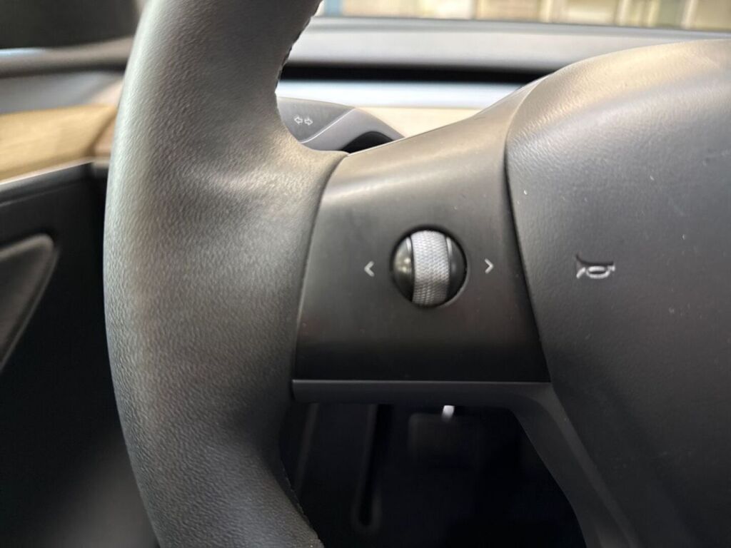 Tesla Model Y 2023 Musta