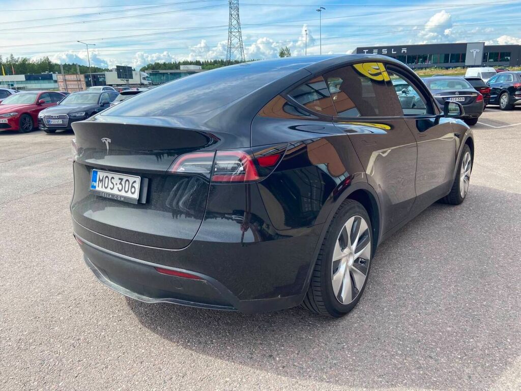Tesla Model Y 2023 Musta