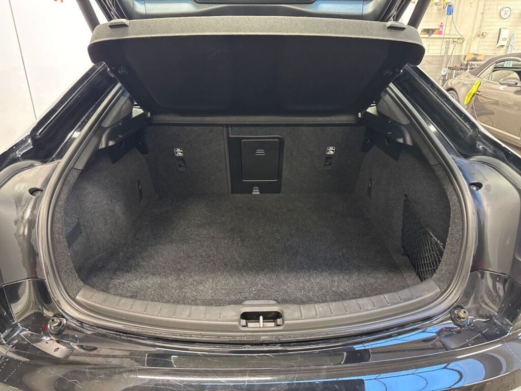 Polestar 2 2023 Musta