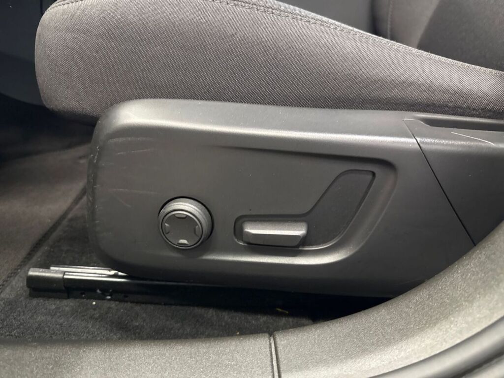 Polestar 2 2023 Musta
