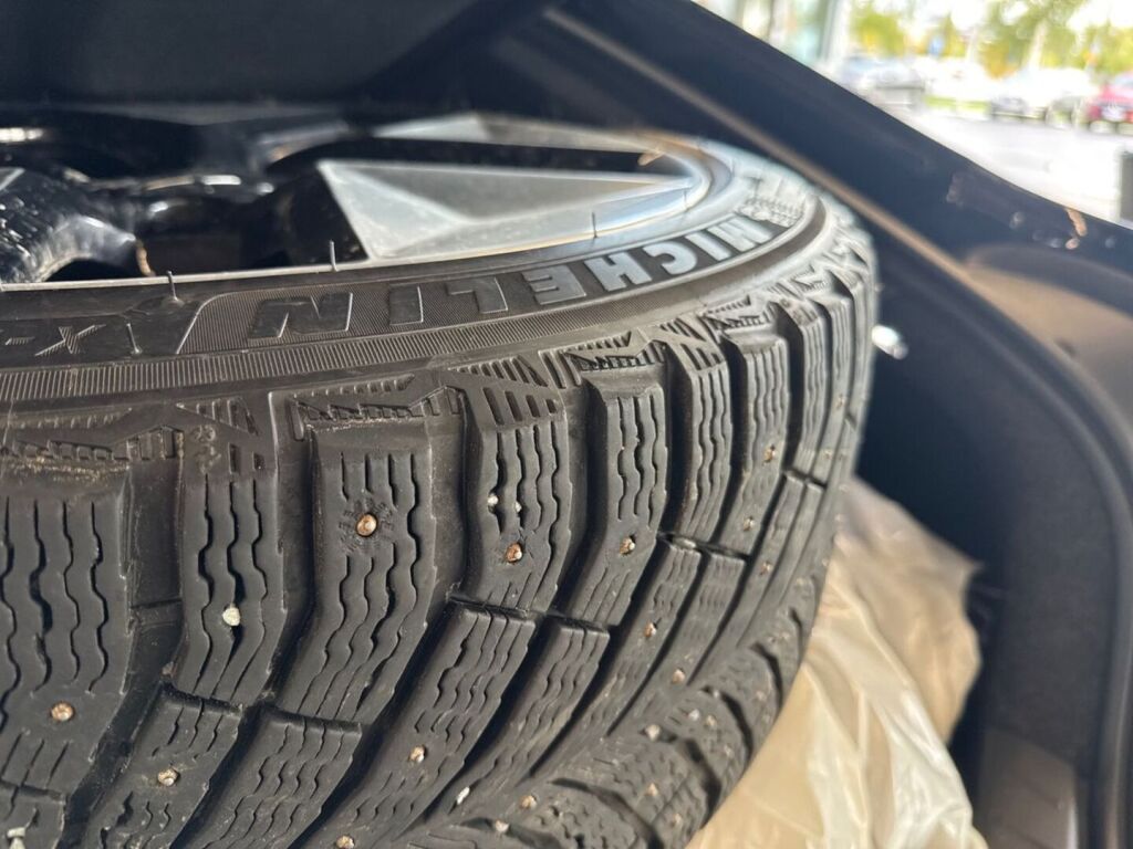 Polestar 2 2023 Musta