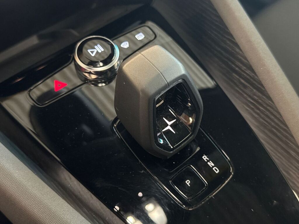 Polestar 2 2023 Musta