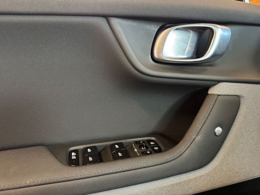 Polestar 2 2023 Musta