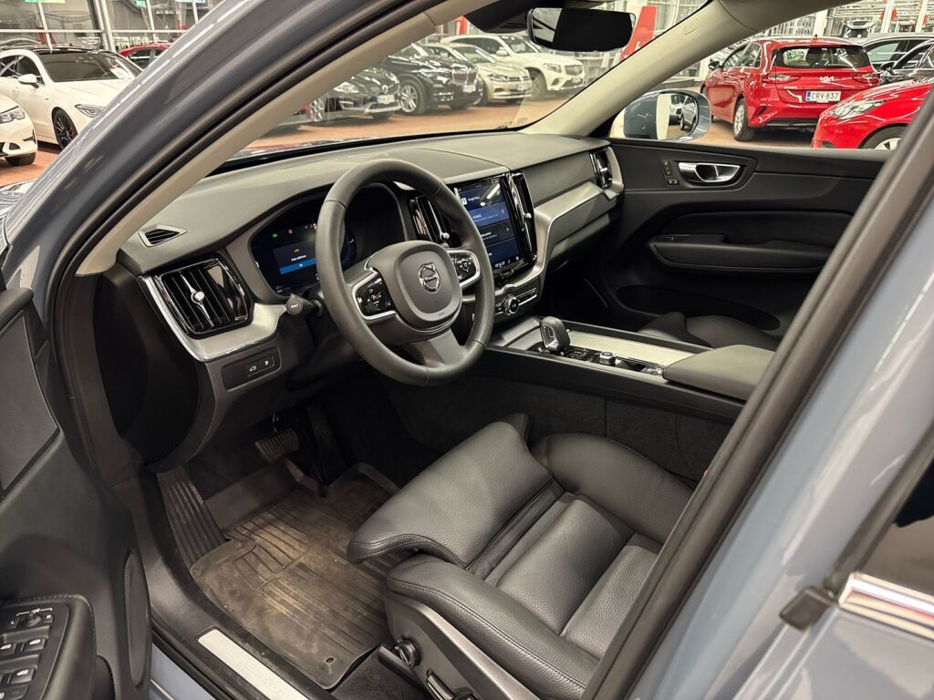 Volvo XC60 2023 Harmaa