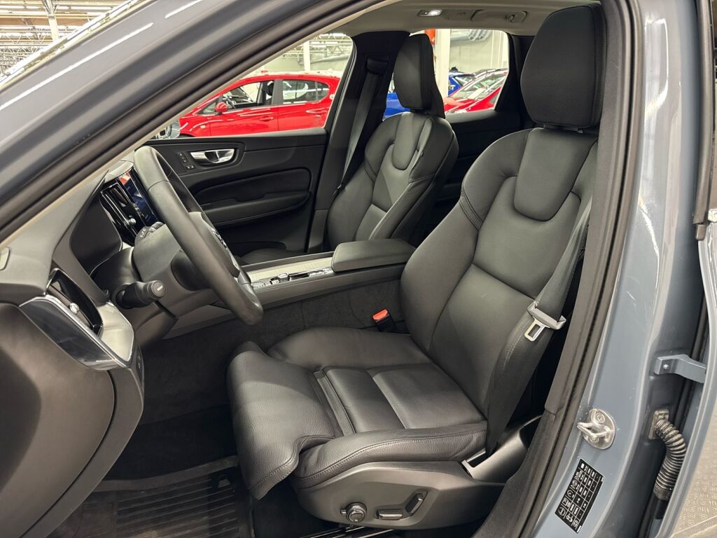 Volvo XC60 2023 Harmaa