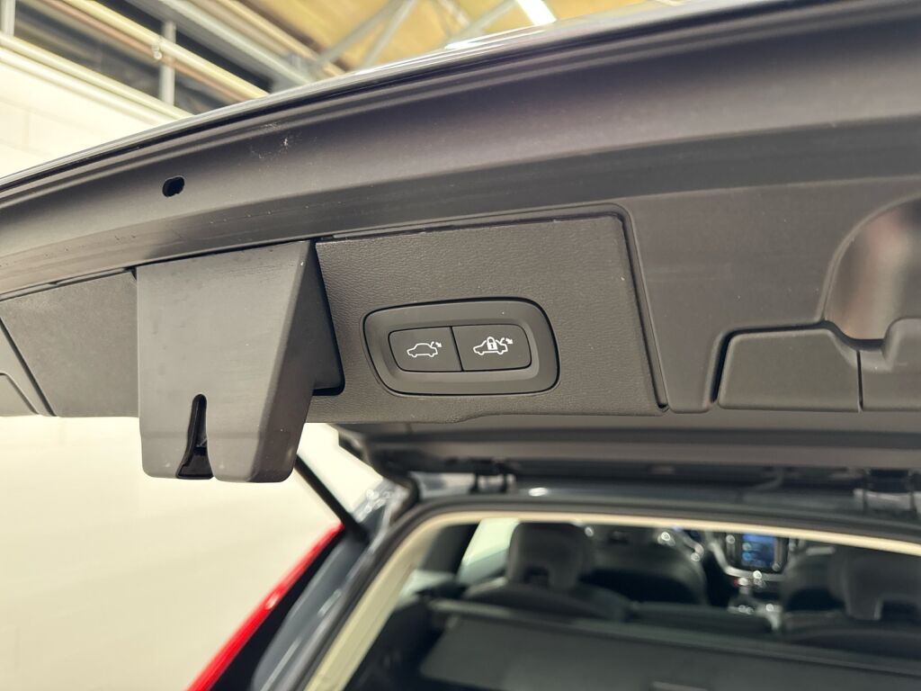 Volvo XC60 2023 Harmaa