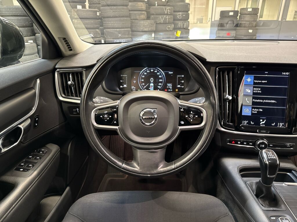 Volvo V90 2017 Musta