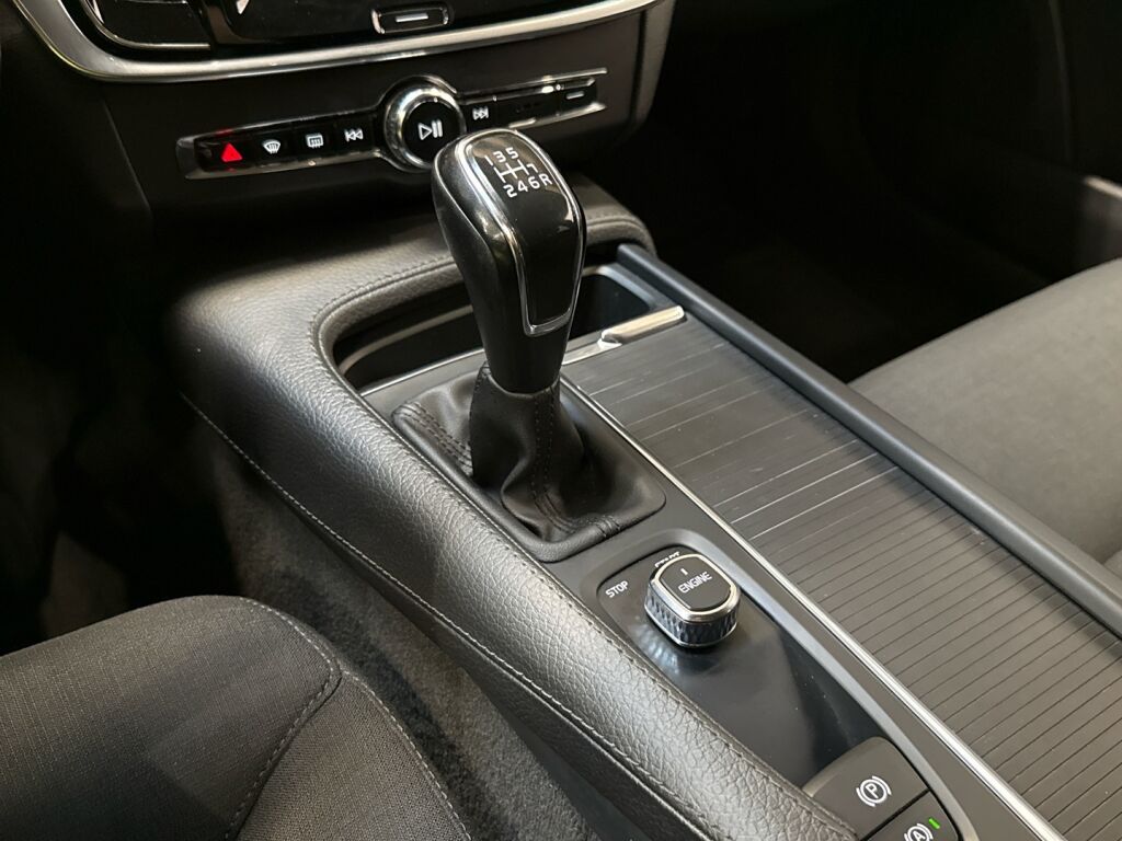 Volvo V90 2017 Musta