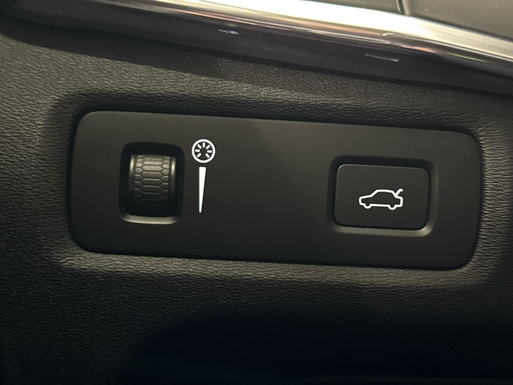 Volvo V90 2017 Musta