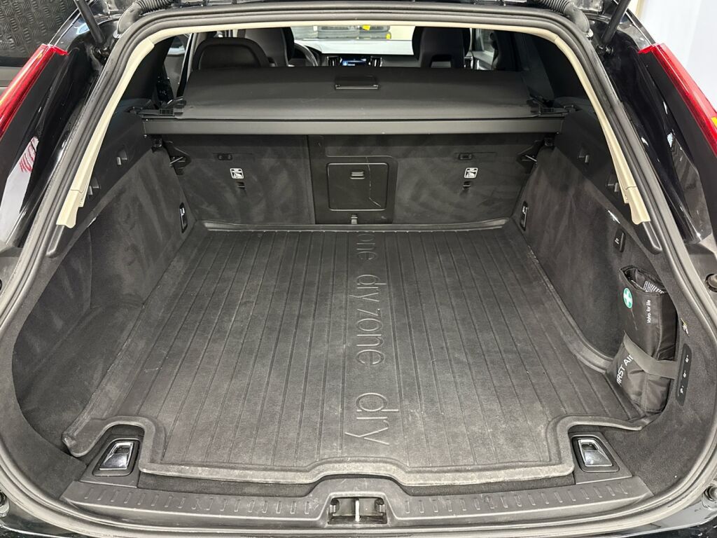 Volvo V90 2017 Musta