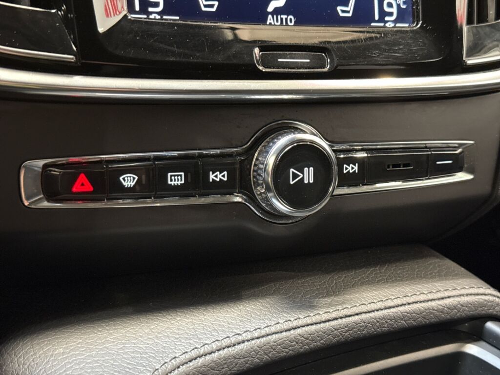 Volvo V90 2017 Musta