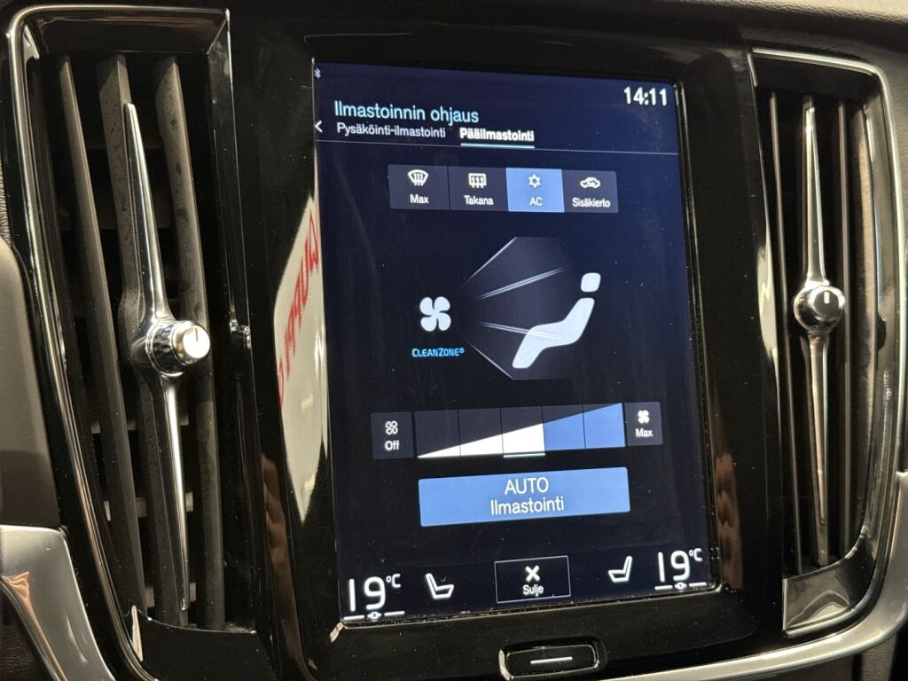 Volvo V90 2017 Musta