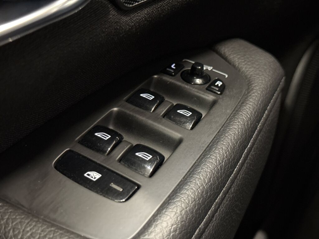 Volvo V90 2017 Musta