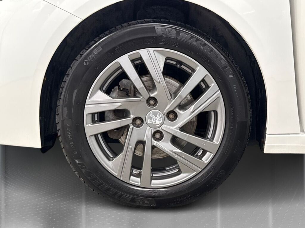 Peugeot 208 2022 Valkoinen