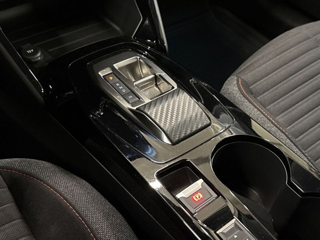 Peugeot 208 2022 Valkoinen