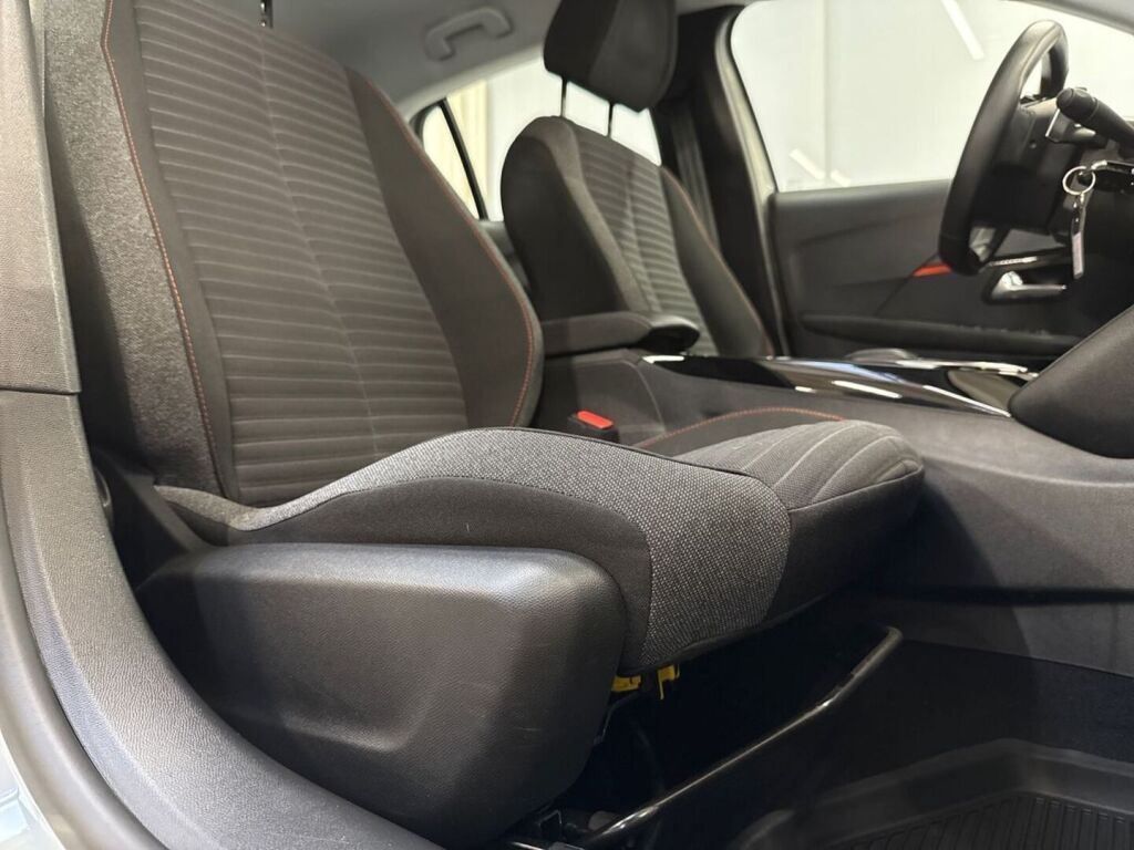 Peugeot 208 2022 Valkoinen