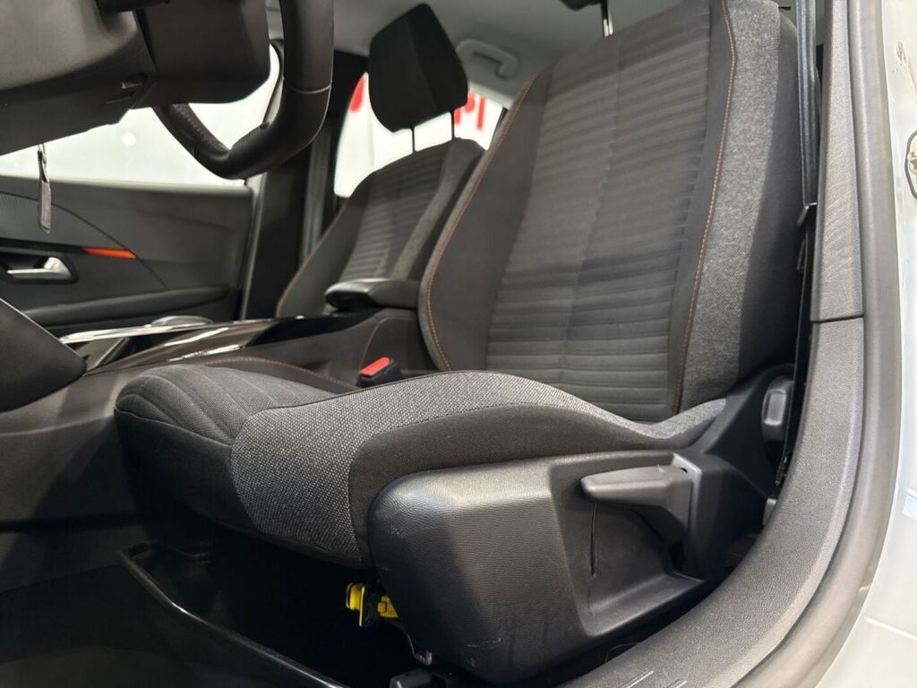 Peugeot 208 2022 Valkoinen