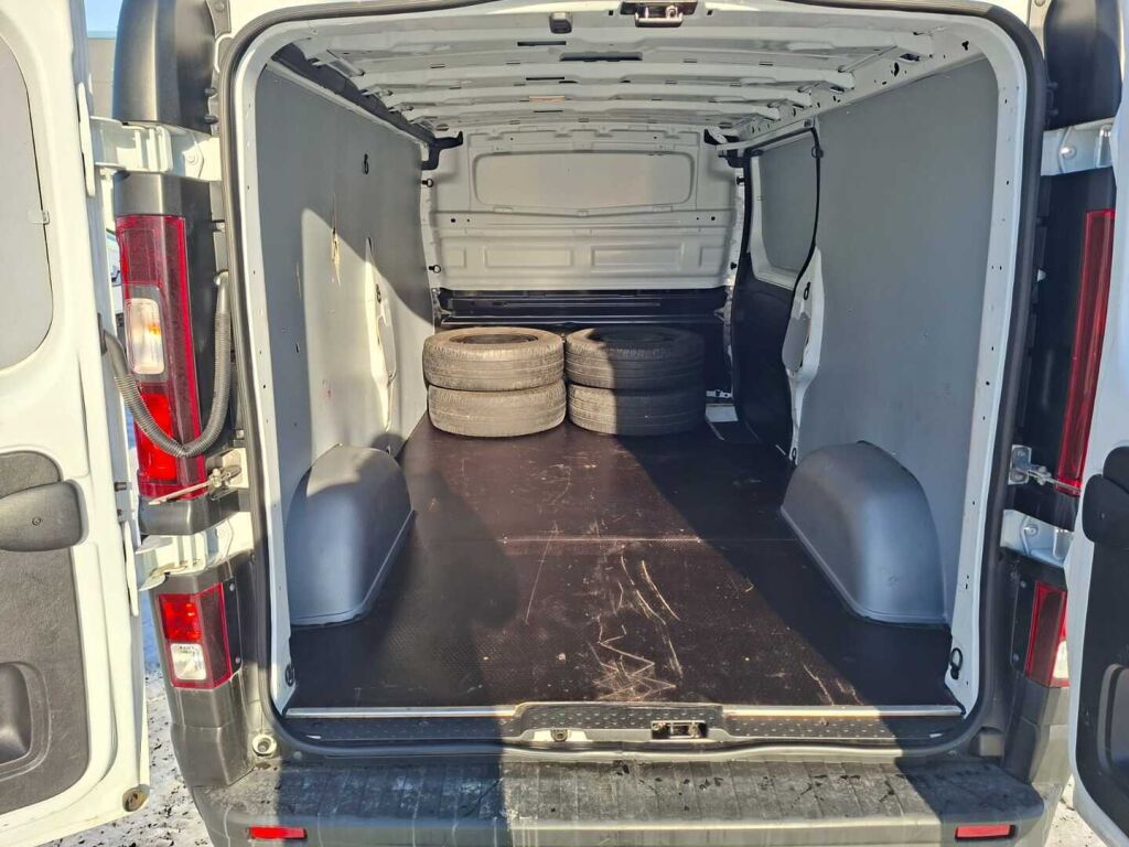 Renault Trafic 2023 Valkoinen