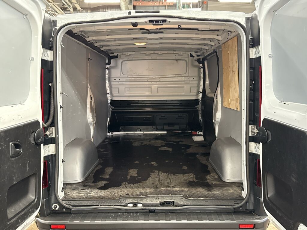 Renault Trafic 2023 Valkoinen