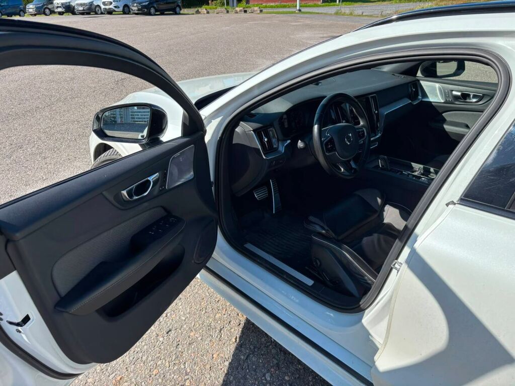 Volvo V60 2020 Valkoinen