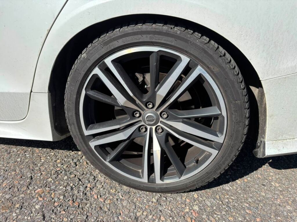 Volvo V60 2020 Valkoinen