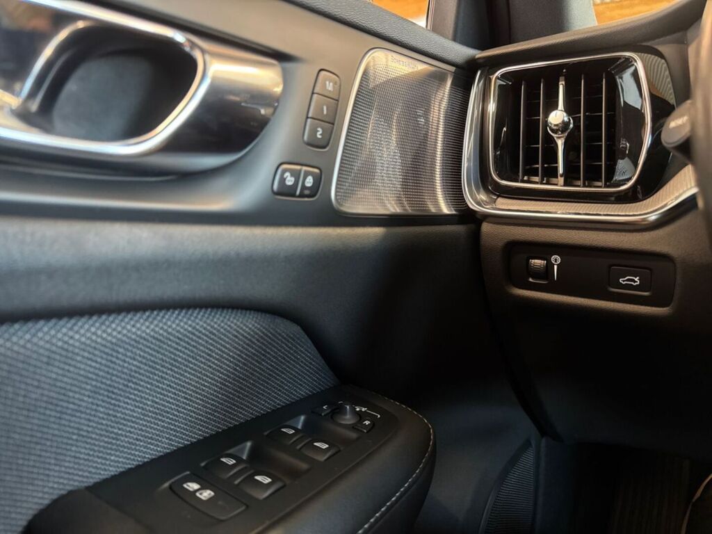 Volvo V60 2020 Valkoinen
