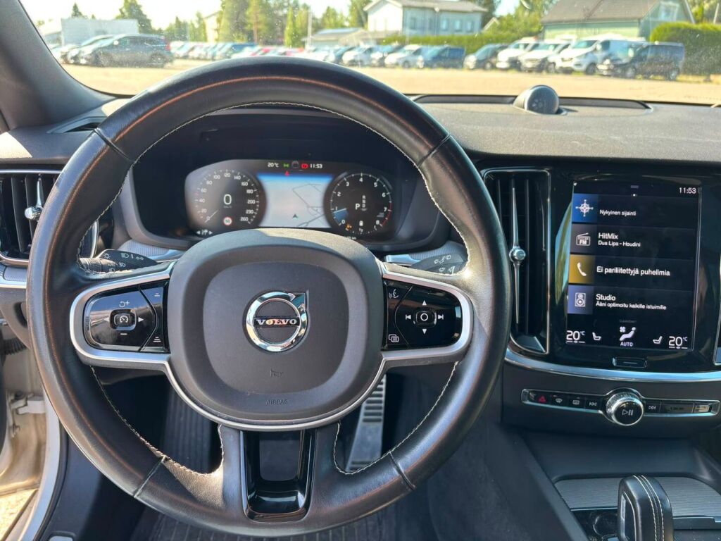 Volvo V60 2020 Valkoinen