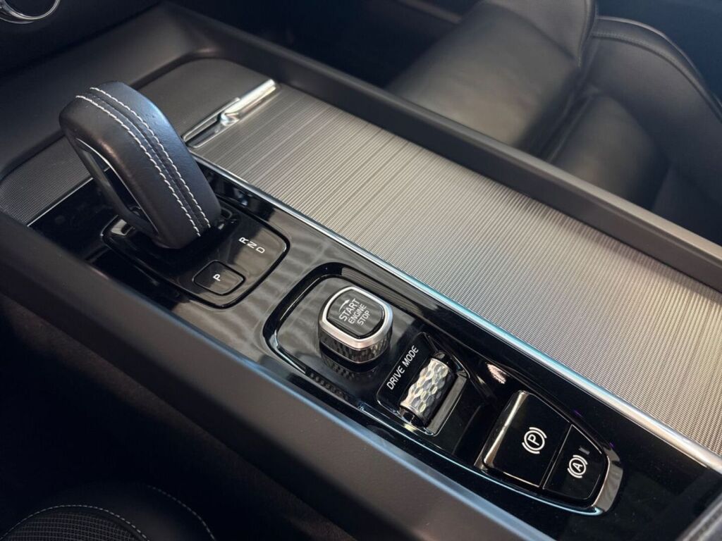 Volvo V60 2020 Valkoinen