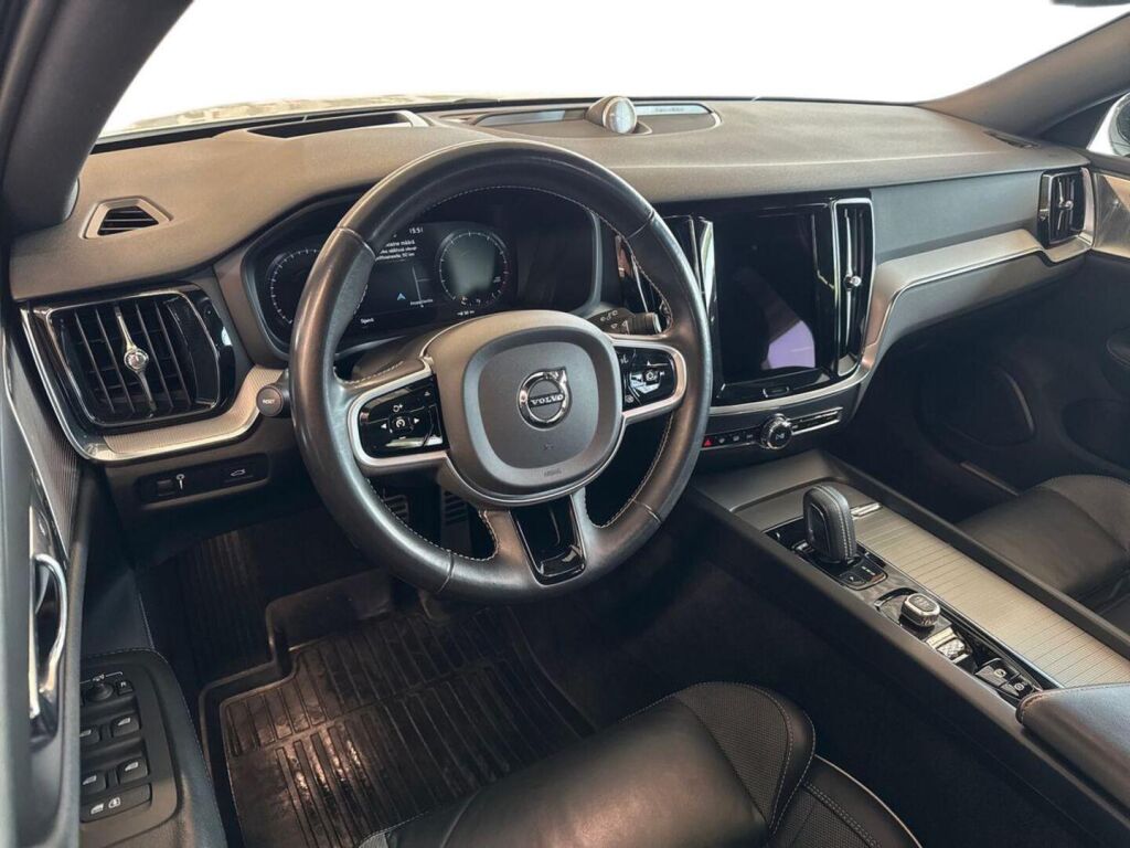 Volvo V60 2020 Valkoinen