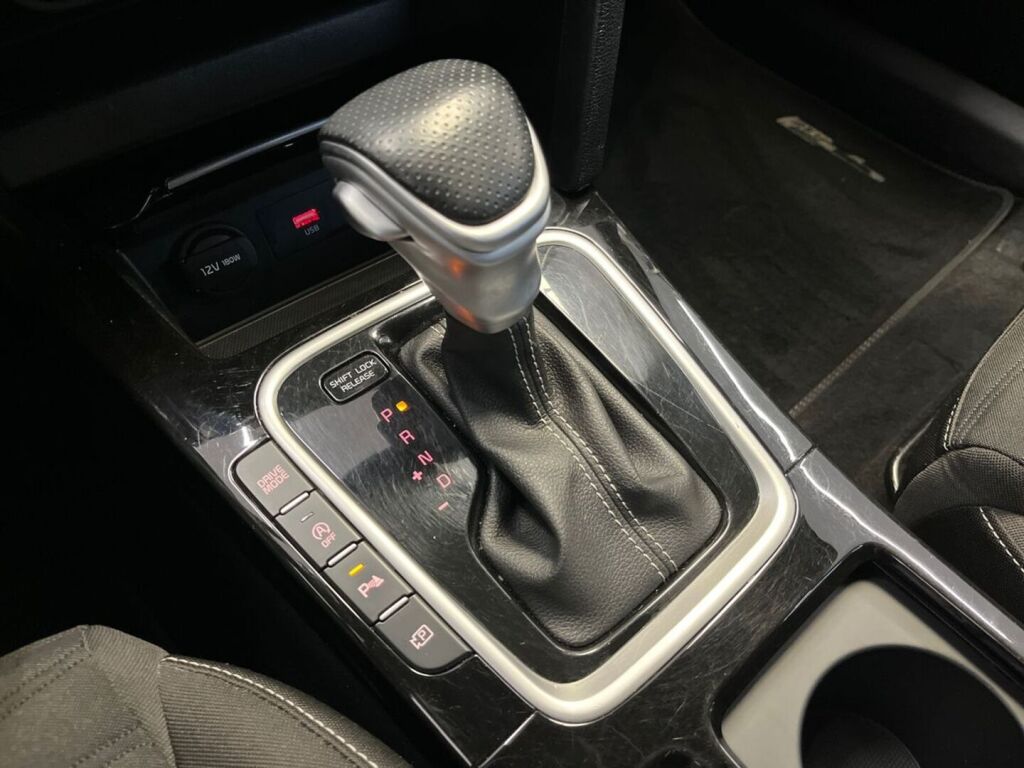 Kia ProCeed 2023 Punainen