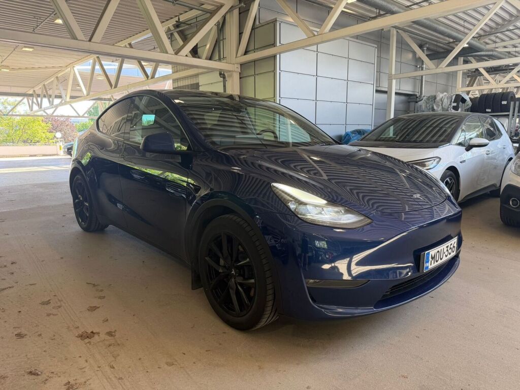 Tesla Model Y 2023 Sininen