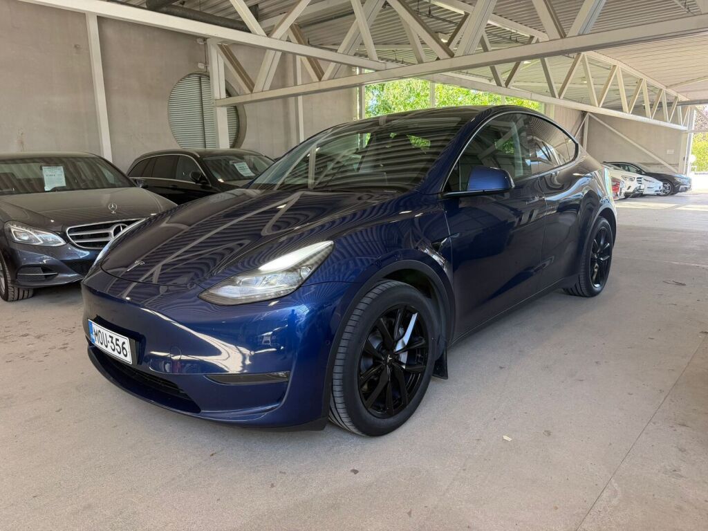 Tesla Model Y 2023 Sininen