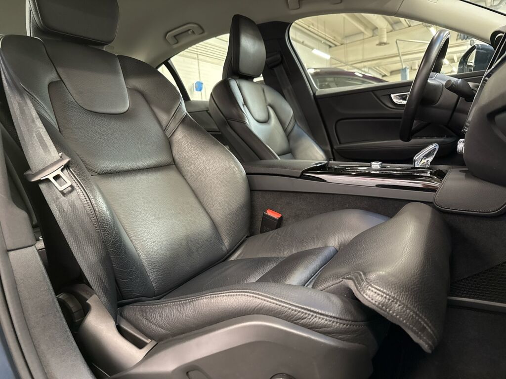 Volvo S60 2021 Sininen