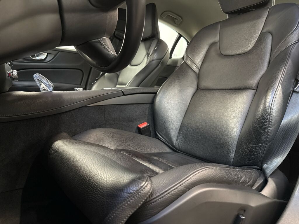 Volvo S60 2021 Sininen