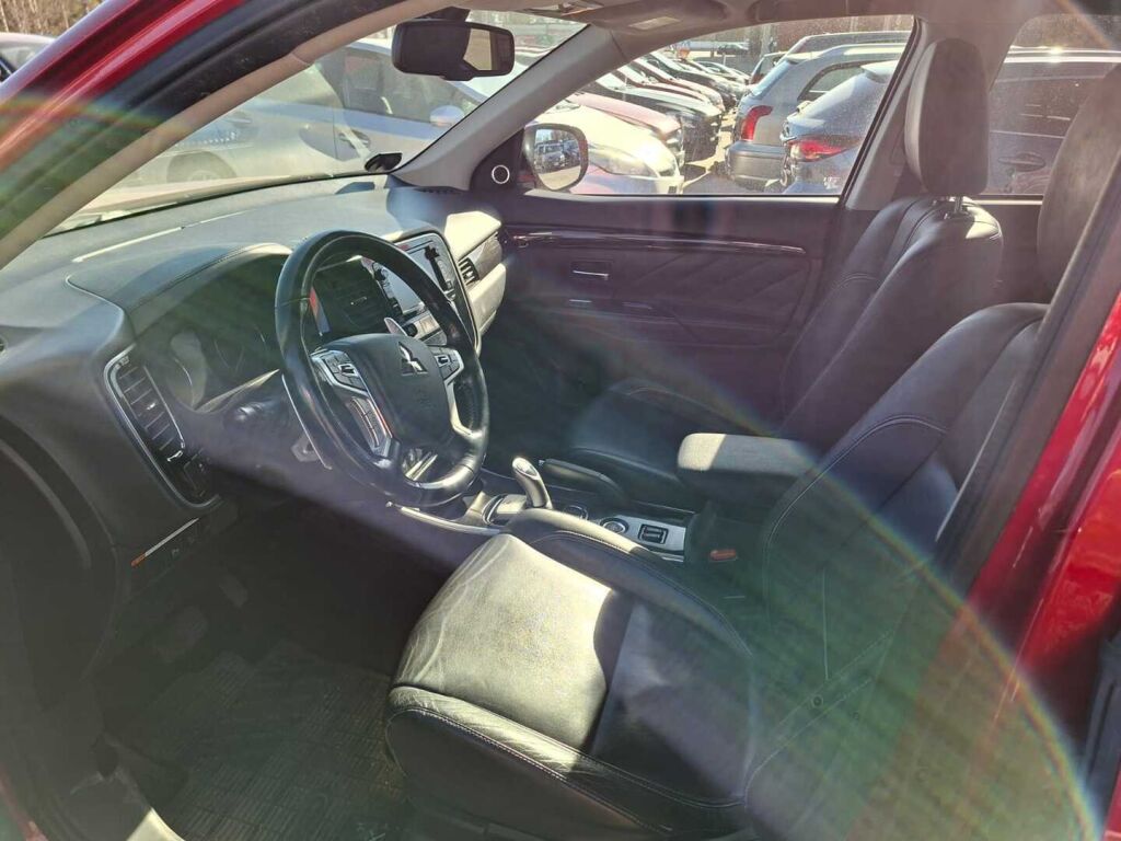 Mitsubishi Outlander PHEV 2015 Punainen