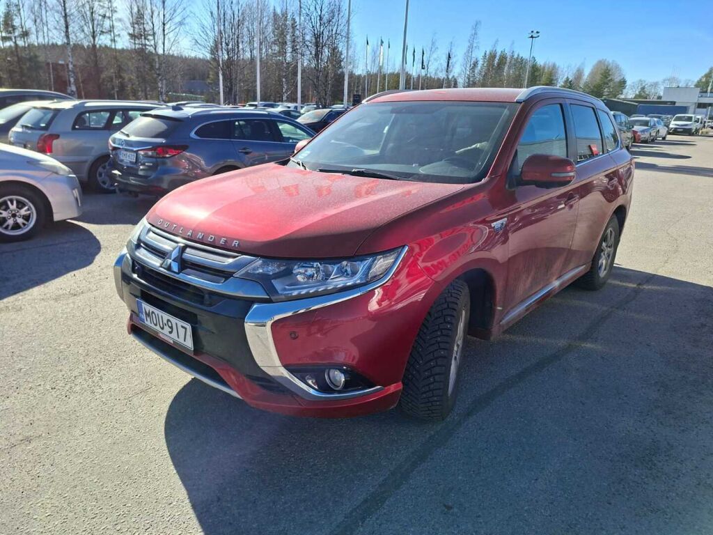 Mitsubishi Outlander PHEV 2015 Punainen
