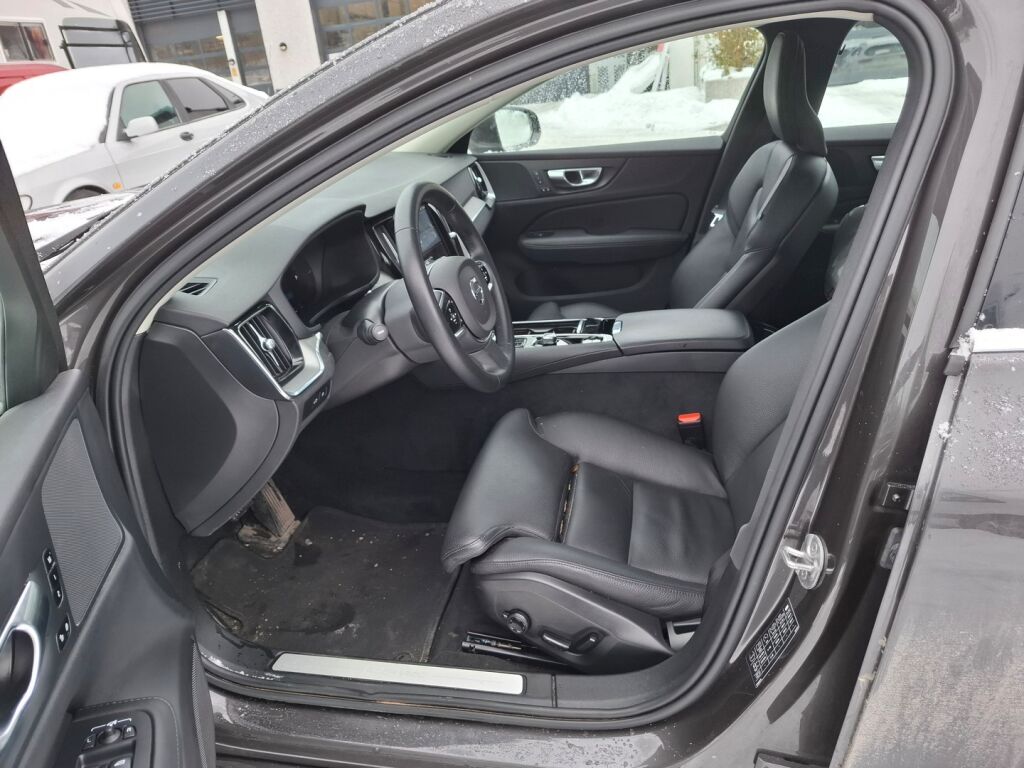 Volvo V60 2023 Harmaa