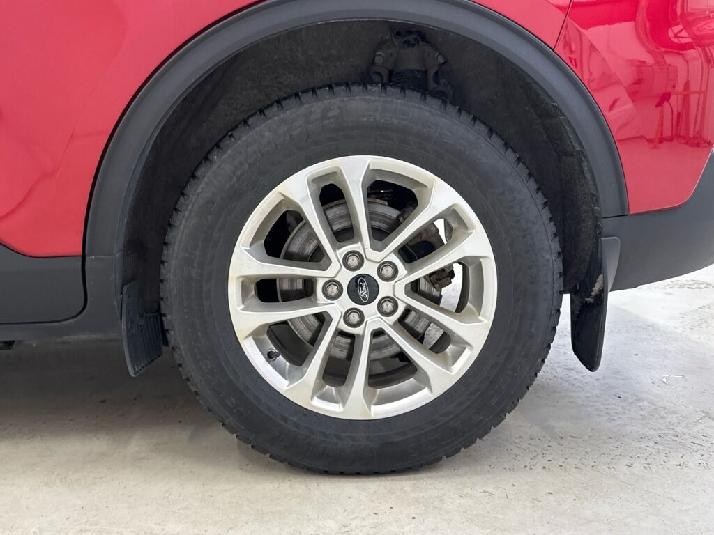 Ford Kuga 2023 Punainen